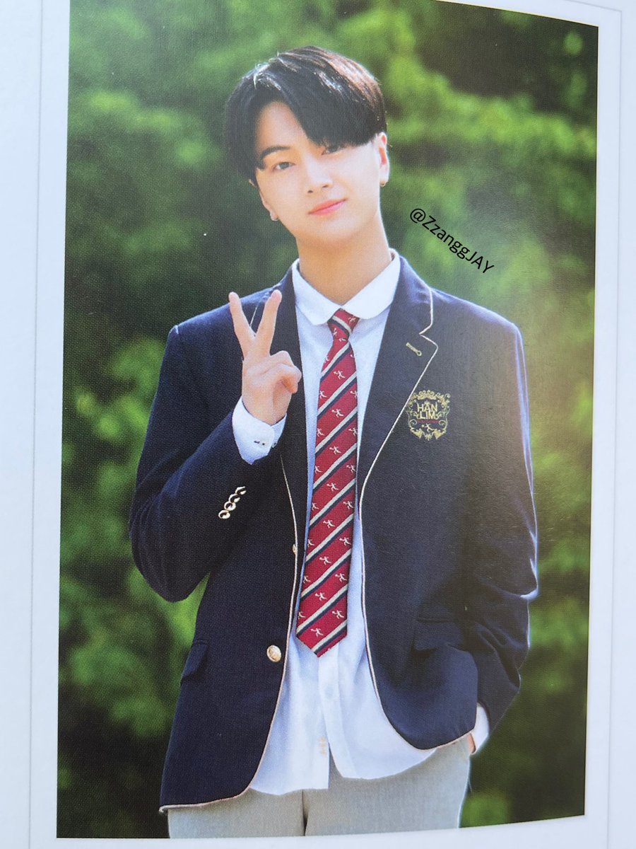 My_Hypen's tweet photo. ซอนอูกับเจย์จบม.6จากโรงเรียนฮันลิมในวันนี้ รูปจบการศึกษาปังมากๆอ่ะเติบโตกันแล้ว🥺🤍 https://t.co/yFqvsxJ2w7
