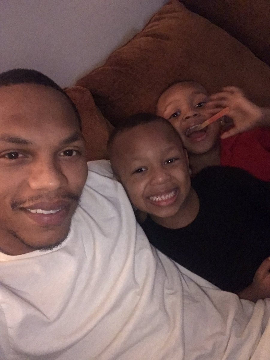 SmoovYungBrutha's tweet photo. If you ain’t taking care ya kids, then wtf you breathing fo? 👨‍👦‍👦🤟🏽🔐
#REALSaliva🦁 #FrazierProductions🎥 #DaSmoovWay💱 https://t.co/yNyiIlP4jc