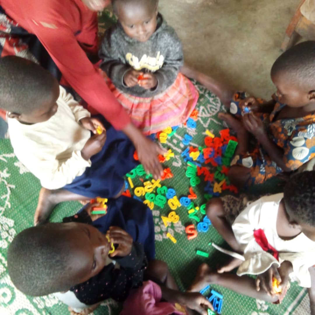 SectorShyira's tweet photo. One of the weapon to fight againt Stunting and malnutrition is #HBECD. Pcs show the role of Home Based ECD early education in rural Villages. Here is Kanyamitana cell with new home fence to help child relax and leisure @NyabihuDistrict @PeterNdayisaba2 @RwandaGender @ncpdrwanda https://t.co/z2PQXXJp6y