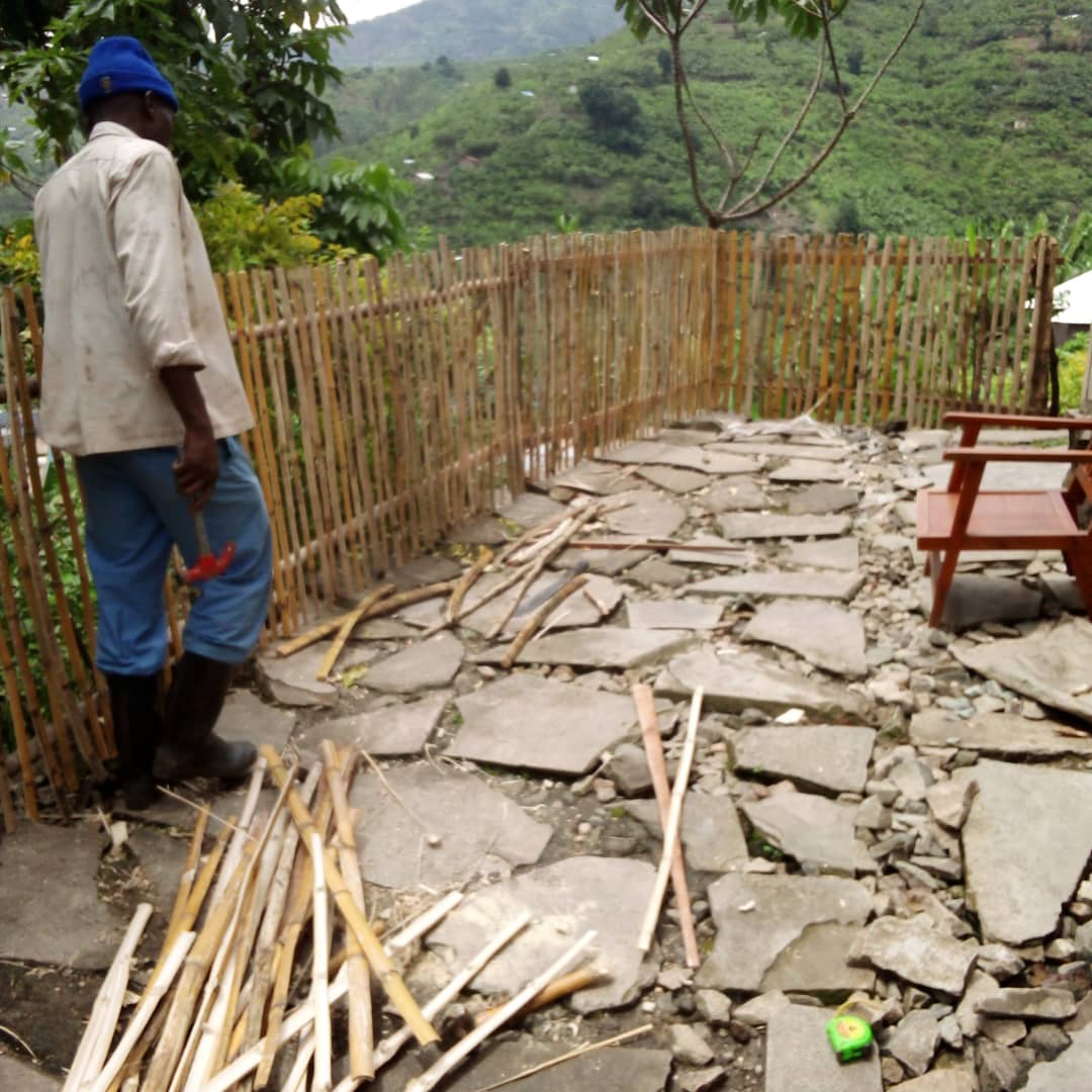 SectorShyira's tweet photo. One of the weapon to fight againt Stunting and malnutrition is #HBECD. Pcs show the role of Home Based ECD early education in rural Villages. Here is Kanyamitana cell with new home fence to help child relax and leisure @NyabihuDistrict @PeterNdayisaba2 @RwandaGender @ncpdrwanda https://t.co/z2PQXXJp6y