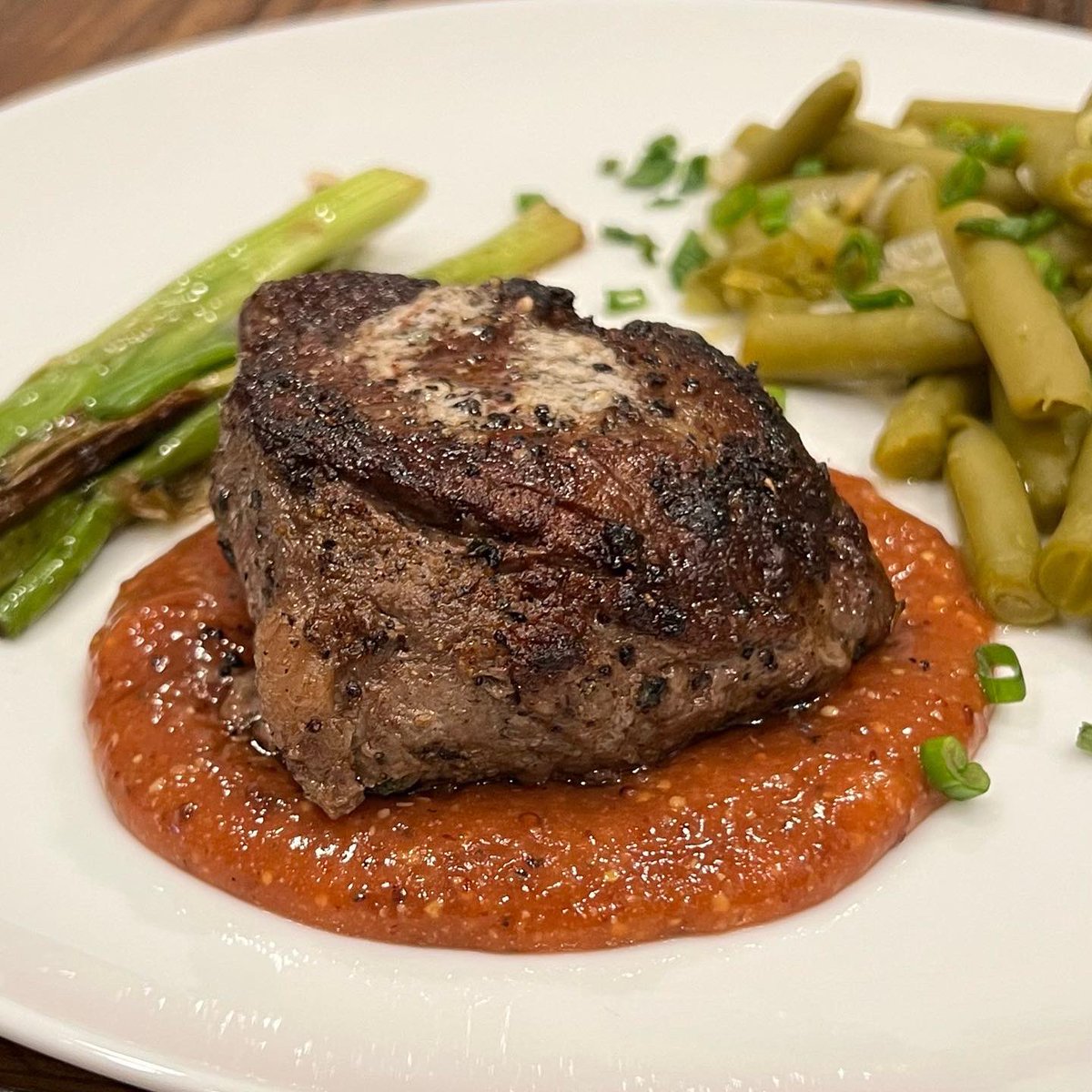 ChrisCuervo78's tweet photo. Steak with Green Beans and onions 💥 #dinnertonight #mancancook https://t.co/N79RXZCirJ