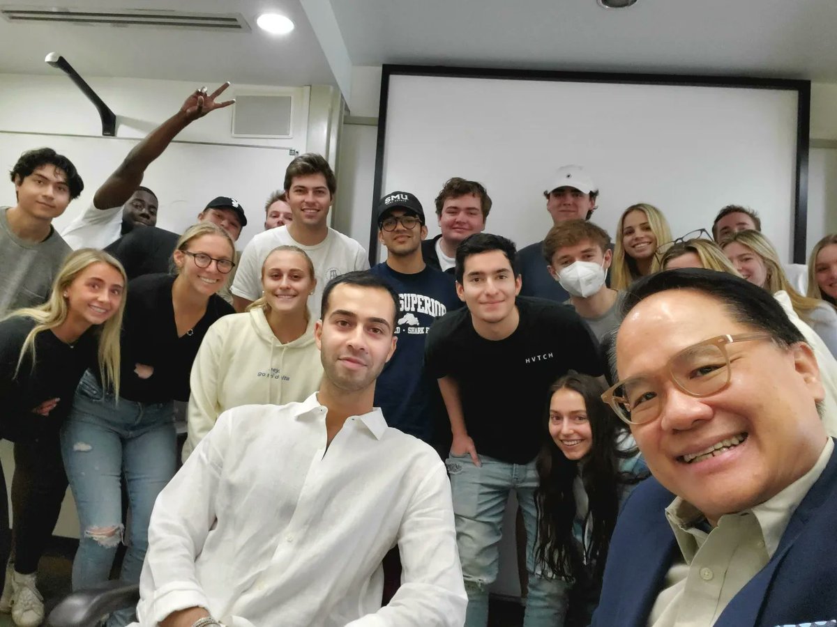 ProfSmak's tweet photo. So good to welcome my former @smudallas @smucox #cisb2379 #entrepreneurship class student @francoisreihani founder of @kind_cafe speaking to my students.
"If you do the right things, magic happens!" #wisdom4life https://t.co/HoeAhAFJ0x