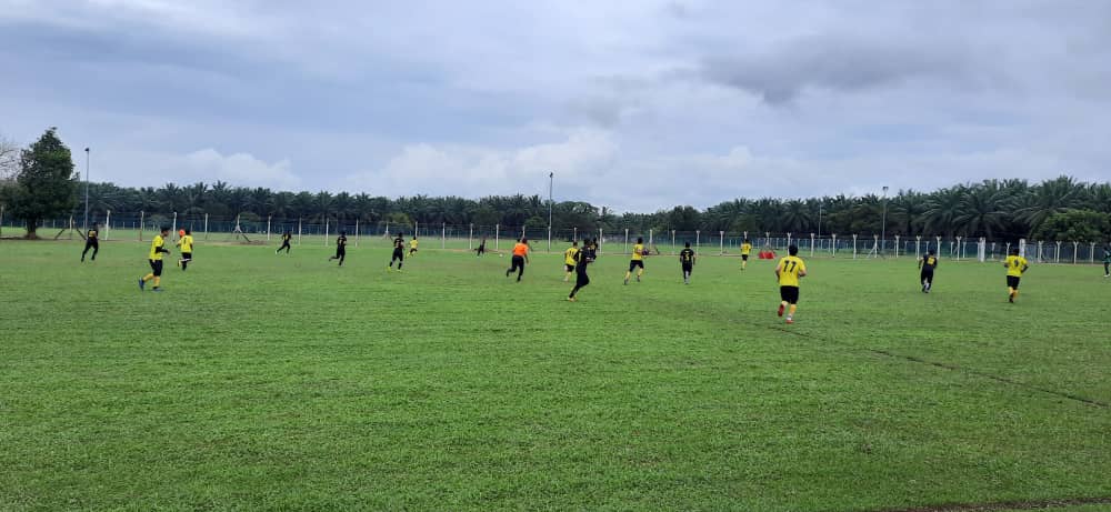BolaTldm's tweet photo. Strike again!!! Kemenangan Pertama RMN FC dalam Kejohanan Bola Sepak Liga Pasir Panjang semalam. Semoga RMN FC terus maju.

#rmn22
#roadtoisg
#rahmatilahrmn 
@MkPLTLDM
@KDTEGUHSAMUDERA
@KDMAHAMIRU https://t.co/wQ5PsLA9K2