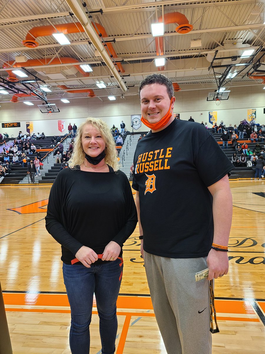 DeKalb428DHS's tweet photo. RT 1BarbAthletics: Thanks to Christie Klapprodt our Zach Russell 50/50 raffle winner who donated her winnings right back to the Russell family! #onlyonebarb #hustlerussell https://t.co/T6dTKA7hp9