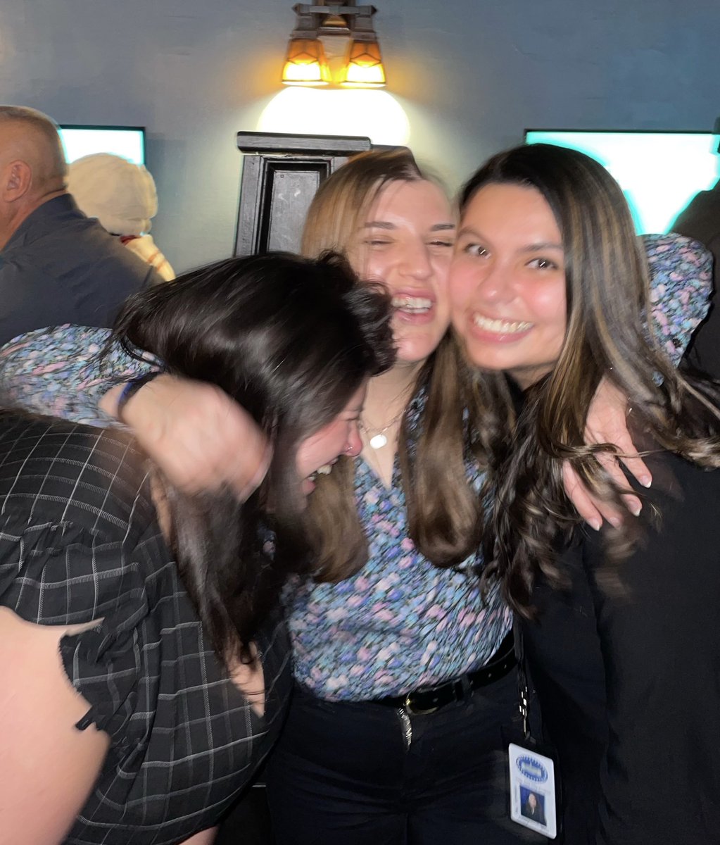 megzwy's tweet photo. Bestie caucus in two scenes https://t.co/jd4nejInCh
