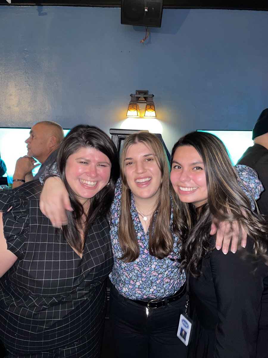 megzwy's tweet photo. Bestie caucus in two scenes https://t.co/jd4nejInCh