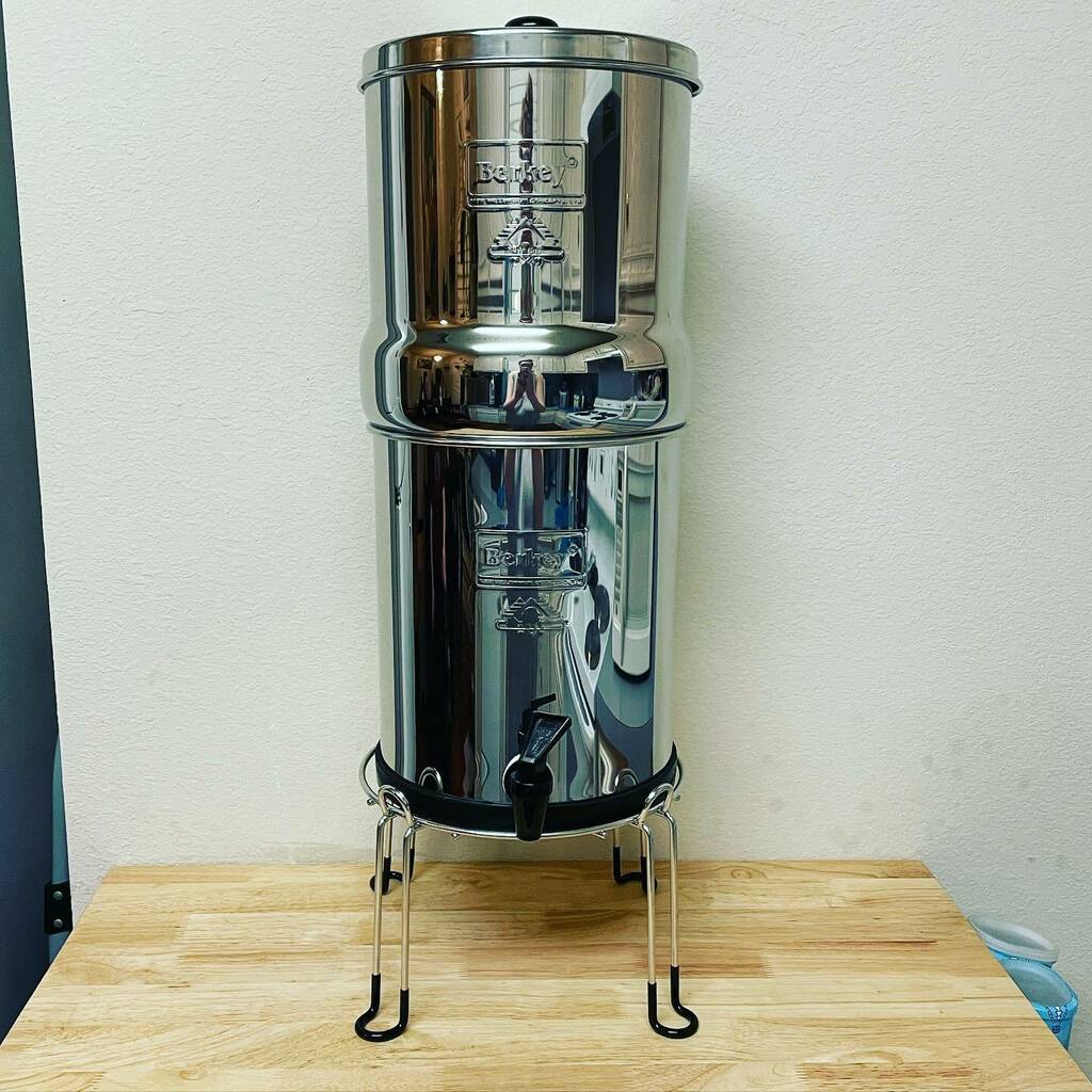 WagginTailsHstd's tweet photo. Guess who just got a Berkey filtration system!!! I’m so excited to start using it!
.
.
.
#berkey #berkeywaterfilter #purewater #homesteading #homestead #homesteadlife #homesteadinglife https://t.co/y6cfG8IzDU