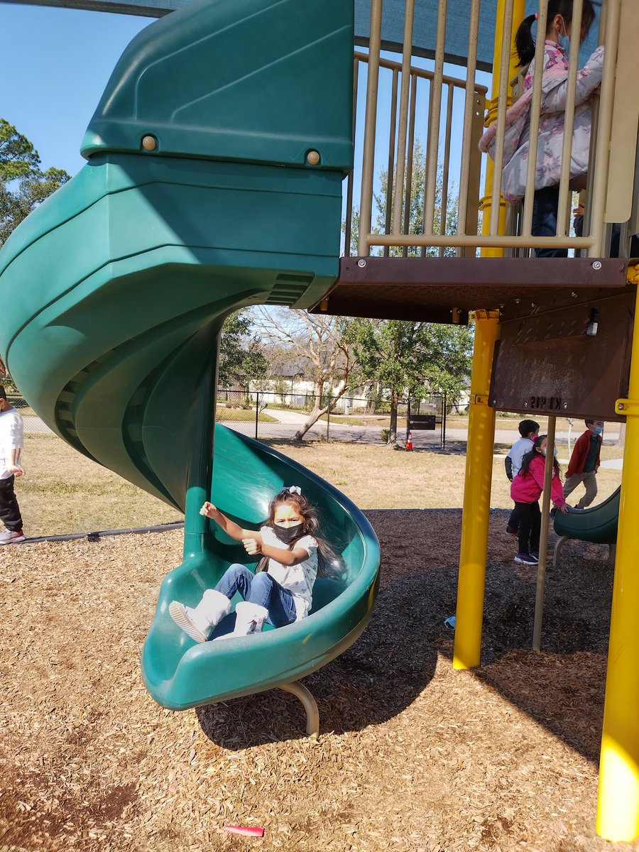 HernandezG77017's tweet image. The time children spend playing is never time wasted. #kindergarten #recesstime @PattersonESHISD El tiempo que los niños toman para jugar nunca es tiempo que se va a desperdiciar. @TeamHISD @Luis_A_Saenz @EvelynQuinones6 @KarlieSignor