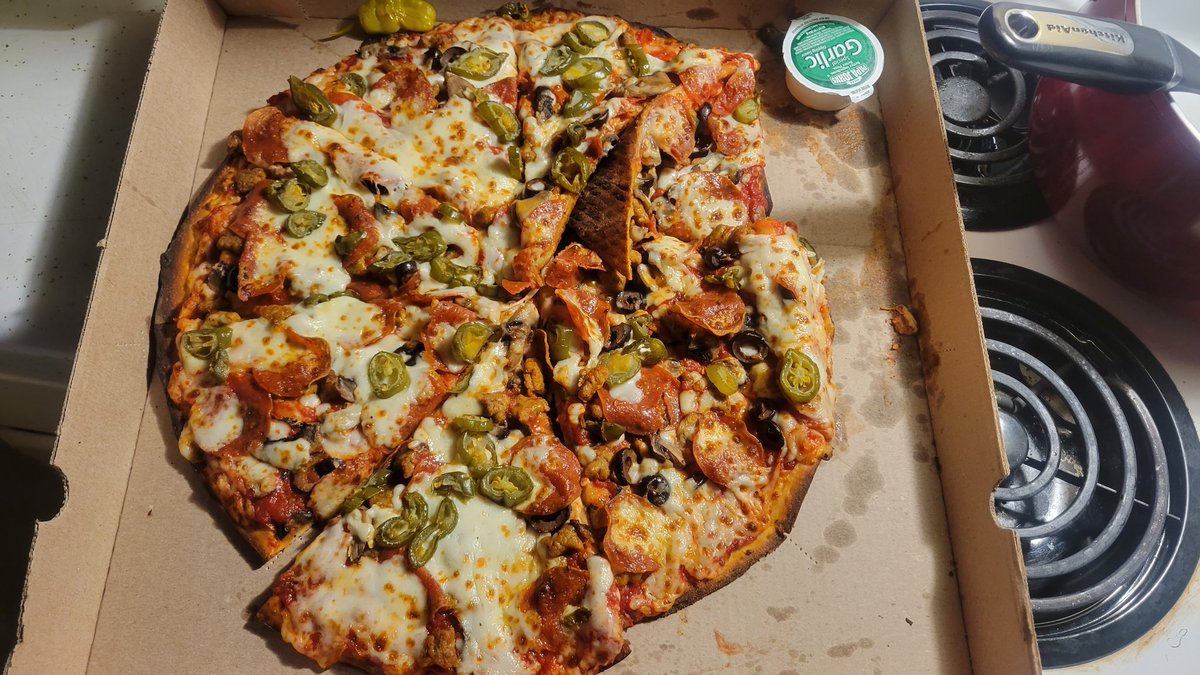 Spider0Williams's tweet photo. Yo, whats going on here?
Got delivered and open it up to this. @papajohnsga @PapaJohns https://t.co/u5sn8vnSqG