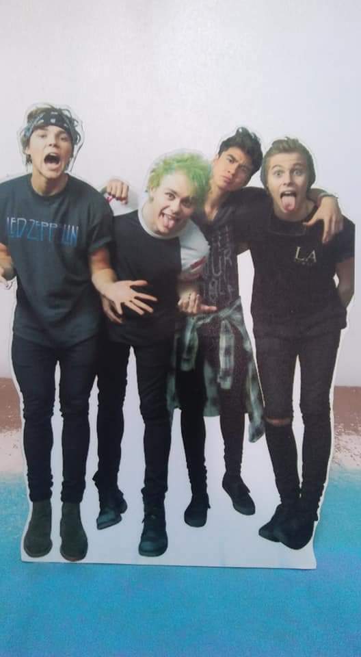 CBPrintedMerchs's tweet photo. Available 5SOS group standee for only php45! Now on sale! 
@5SOSPHOfficial https://t.co/MrJQgENZ8l