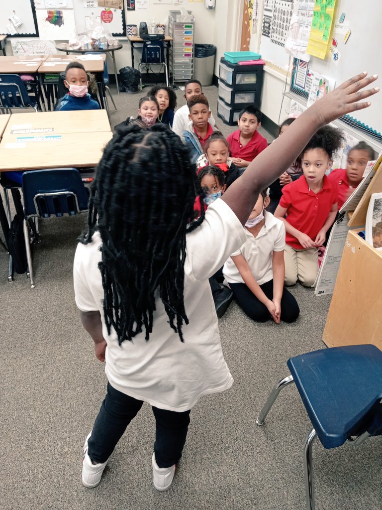 MrsKs_Corner's tweet photo. My firsties playing charades to review vocabulary for our Animals and Habitats ELAR unit. #thinkoutsidethebox #brayway @brayelementary @athomasbray https://t.co/DgylgqlRkg