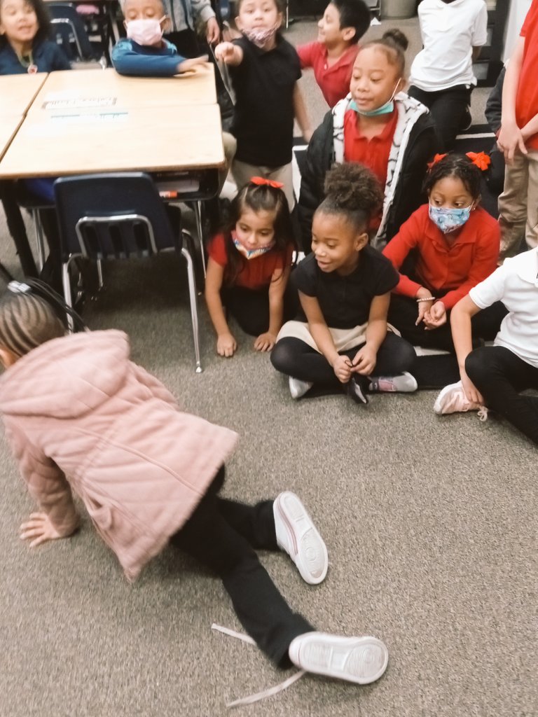 MrsKs_Corner's tweet photo. My firsties playing charades to review vocabulary for our Animals and Habitats ELAR unit. #thinkoutsidethebox #brayway @brayelementary @athomasbray https://t.co/DgylgqlRkg