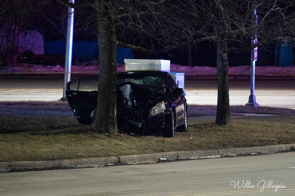 #BREAKING: Waukegan Police are investigating after a serious crash in which a car crashed into a tree at Genesee St. and Amstutz Expressway in Waukegan. A helicopter was requested, and the severity of injuries is unknown.
#LakeCounty
#ChicagoScanner
@SPOTNEWSonIG https://t.co/RbRHNHWvUH