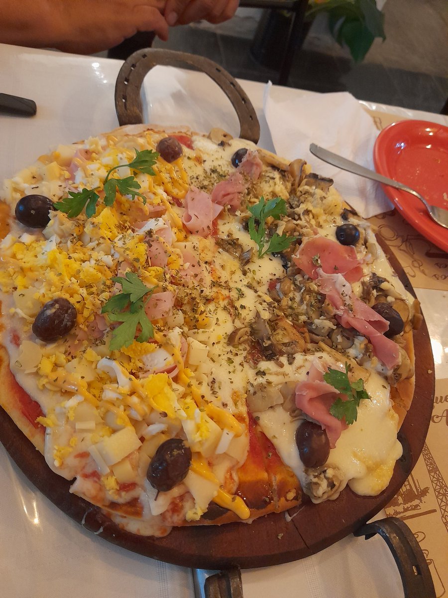 fuuckcalories's tweet photo. quien es anorexia y por qué está nerviosa? https://t.co/VVJ9fiFjeE