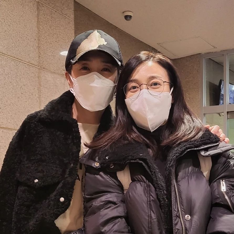 waking up to this kim mi kyung and jang young nam crumbs🥺 nation's eomma kim mi kyung watched the play richard III too!!❤️❤️❤️

🔗instagram.com/p/CZ0c2NrvubY/…
#장영남 #김미경 #리차드3세 #jangyoungnam #kimmikyung