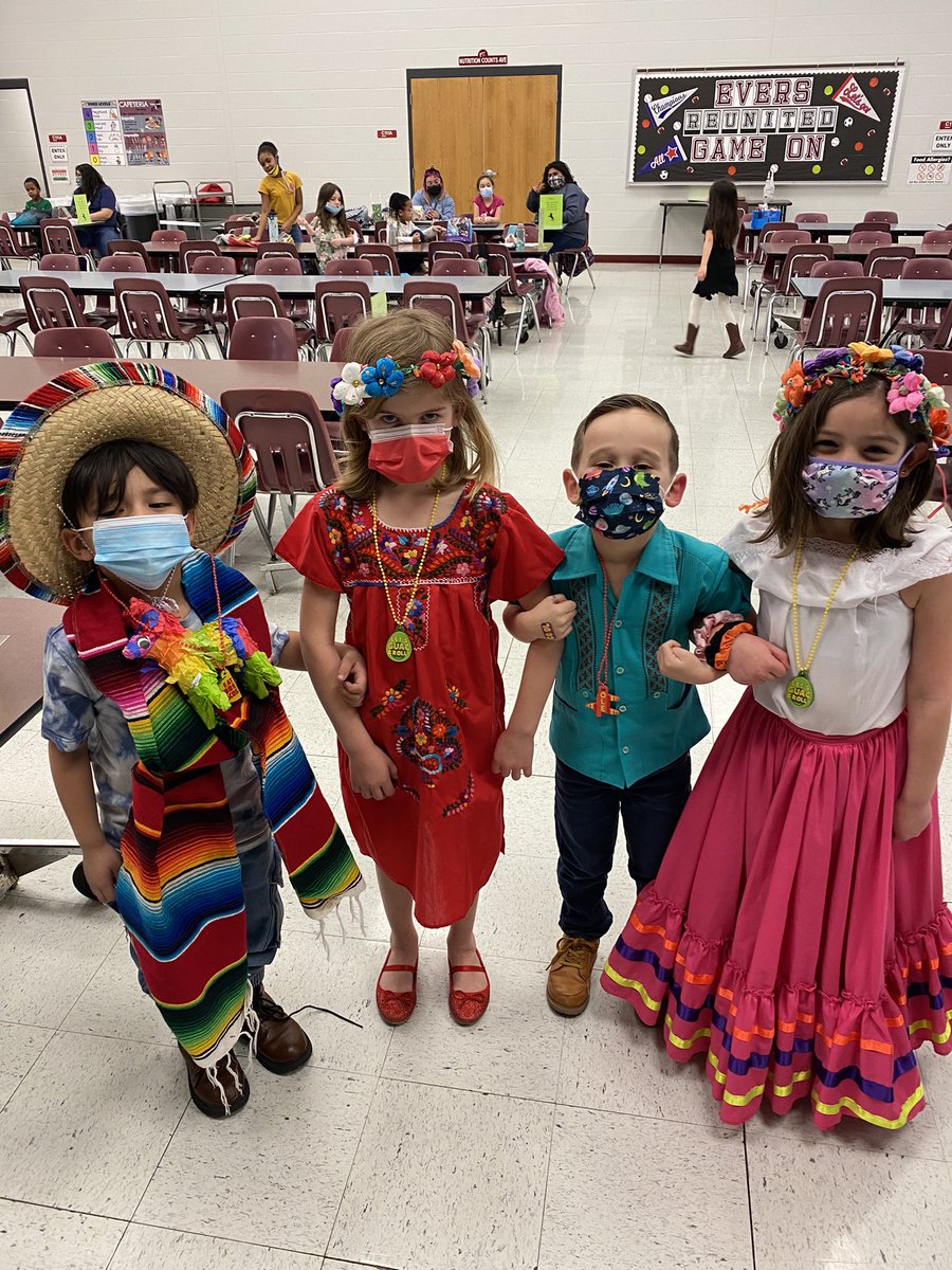 Mrs_Willie0325's tweet photo. KIOSA! Evers families got to experience their kindergartener in Ol’ San Antonio tonight. Bringing the community together to celebrate our youngest learners was rewarding. Great work @CoachParral for teaching them the love of music and dance @NISD @EversPta @NISDEvers #eversgameon https://t.co/zzN6QF9ZkB