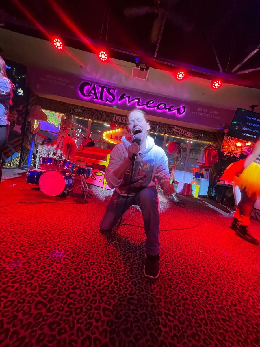catsmeowvegas's tweet photo. "Trust me, you can sing…” -Alcohol.
Come let loose at the World Famous Cat's Meow.
Happy Hour every day from 5pm to 8pm!
.
.
.
#catsmeowlasvegas #fremont #neonopolis #happyhour #vegasnightlife #sing https://t.co/mnaJE0uM45