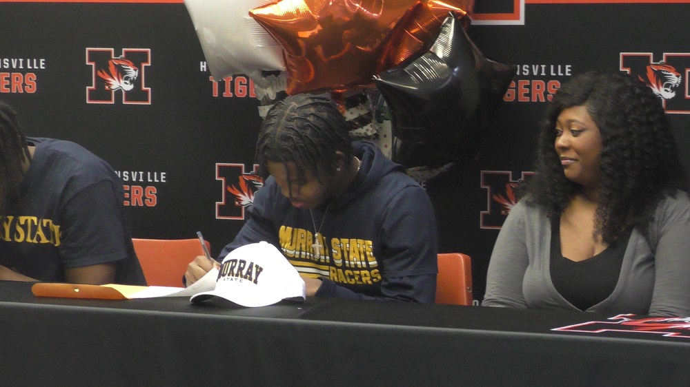Hoptown Football’s Emmanuel Cheatham Signs With Murray State (w/PHOTOS &amp; VIDEO): yoursportsedge.com/2022/02/10/hop…