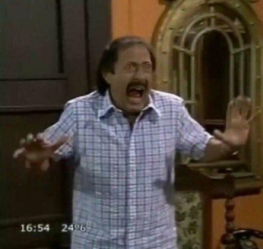 touchsmarie's tweet photo. Y si mañana me llaman de la empresa donde metí el currículum y debo empezar a levantarme todos los días a las 5 AM??? https://t.co/mLgIFVvc5y