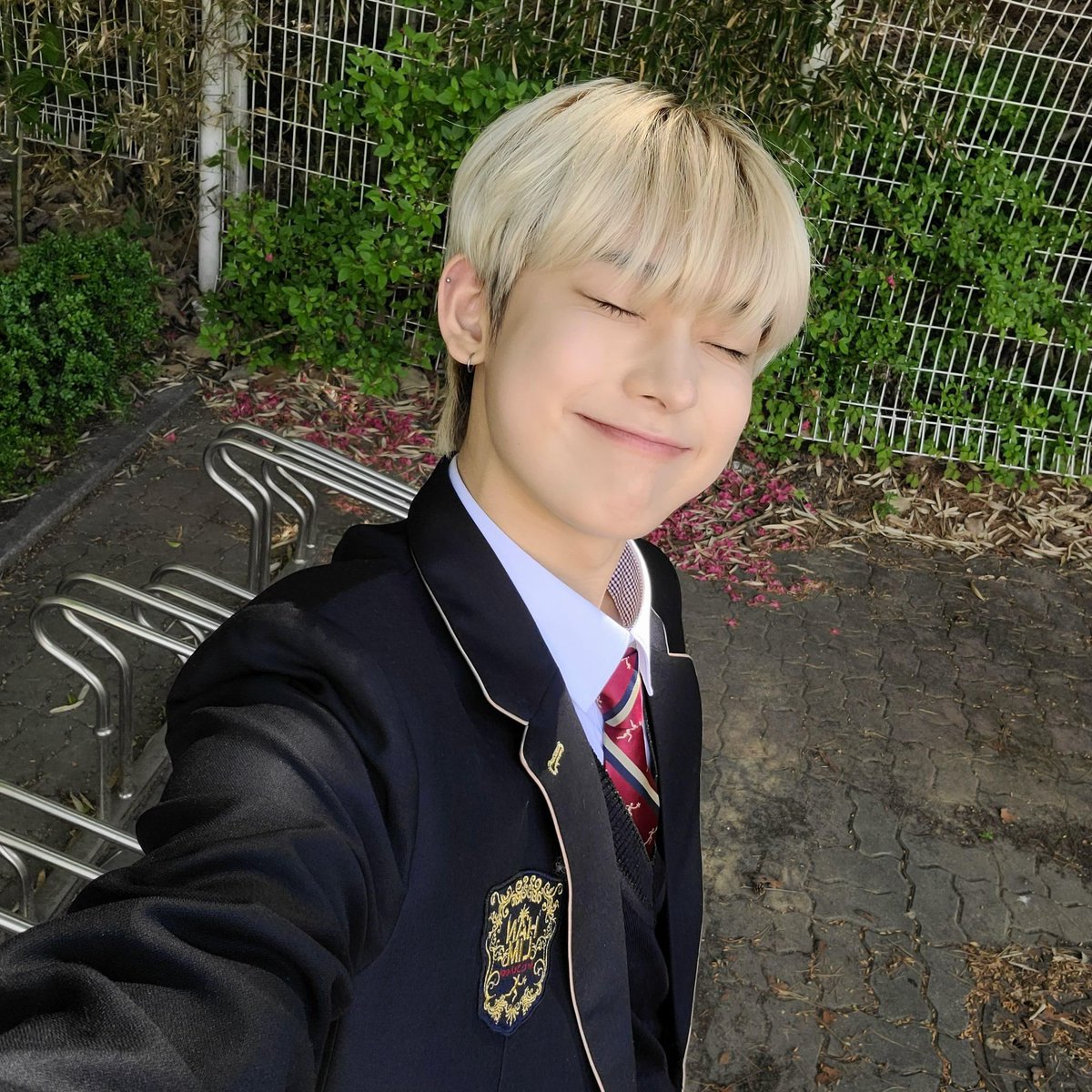이와중에 너는 무슨 엔진들한테 졸업선물 줄 생각을 하니... 졸업선물은 너가 받아야대는데ㅜㅜ