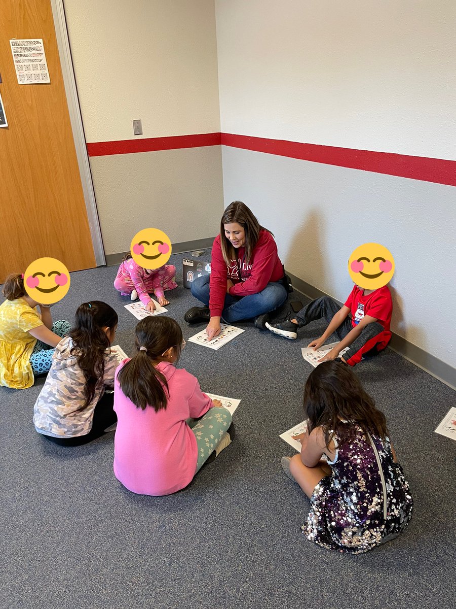 I love working at a school where everyone wants our students to have the very best. Singing about letters and sounds with these cuties this morning. ❤️<a href="/HafnerMaria/">Maria Hafner</a> <a href="/webbcubs/">Webb Cubs</a> #webblc
