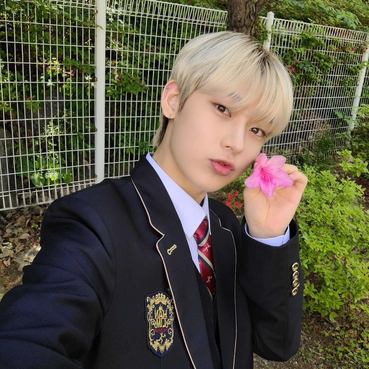jwfluff's tweet photo. PRETTY BOY https://t.co/8O43qNzGLc