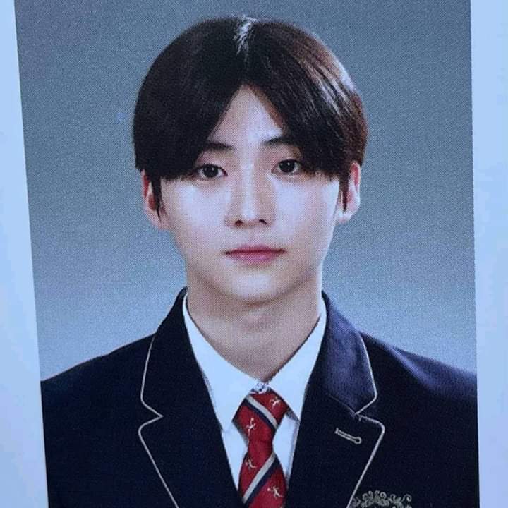 W0NIESMILE's tweet photo. congratulations on your graduation too, sangwon from (Trainee A) 🥰 https://t.co/LkrFAhAX8z