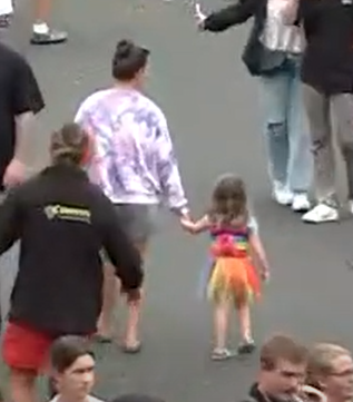 MOARFreeDumb's tweet photo. more people going for #protestfashion and #protestkids at the same time #clownvoy #dumbkirk https://t.co/mei3A6tpxx