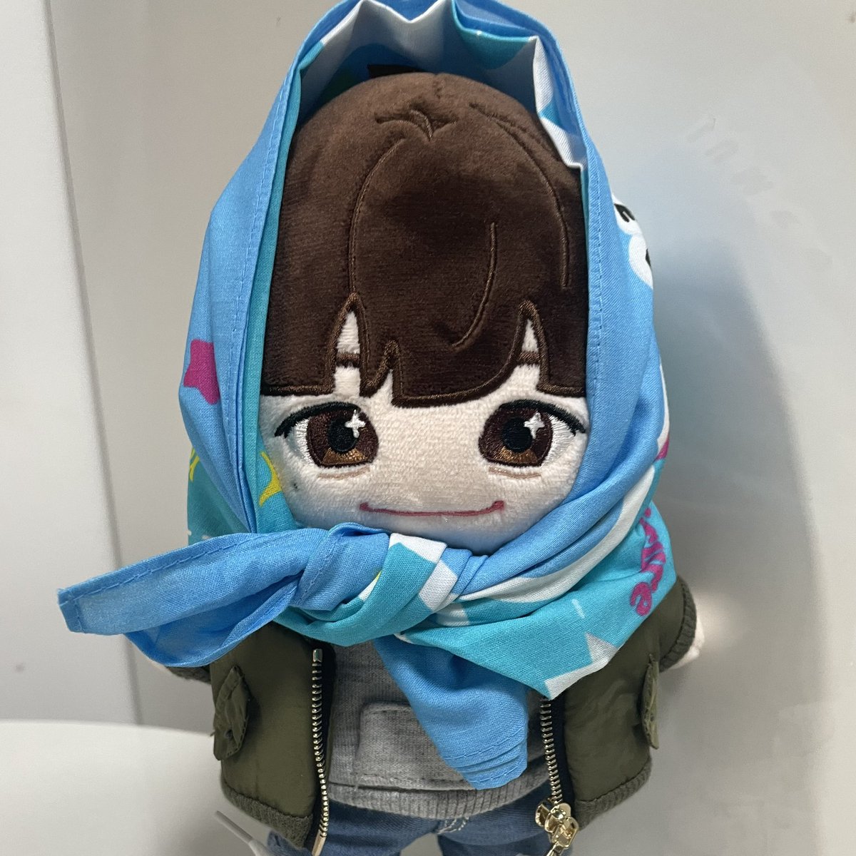 jh_03_14's tweet photo. 트레저 공식키트 손수건 ... 이렇게라도 https://t.co/MfB3g1CcwI