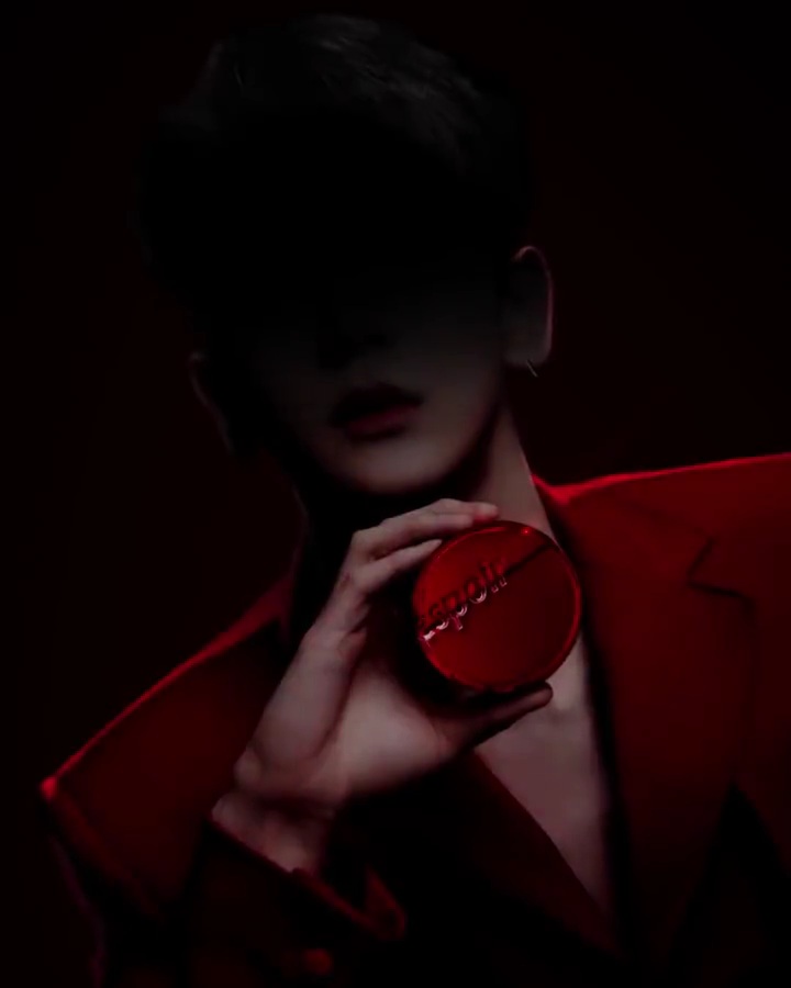 GUESS WHO
💋💋💋💋🔑
파데 광고인데 입술이 너무 예뻐요😇😇
