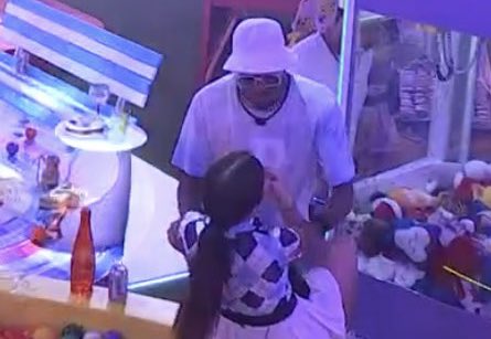 jadememesbbb's tweet photo. jade: dorme comigo hoje?
paulo: as meninas já não vão?
jade: é q eu queria com você

fonte: vozes da minha cabeça #BBB22 https://t.co/ApP9omzpxG