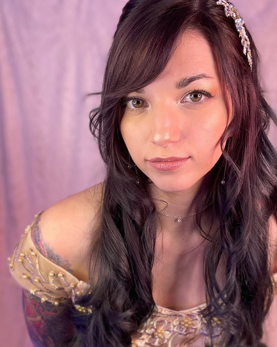 SeeCatBeCat's tweet photo. “with a dreamy far off look, and her nose stuck in a book”
#beautyandthebeast #bellecosplay #dogcosplay #cosplayer #girlsbestfriend #taleasoldastime #ttdeye #seecatplay https://t.co/lTLHlIIP8y