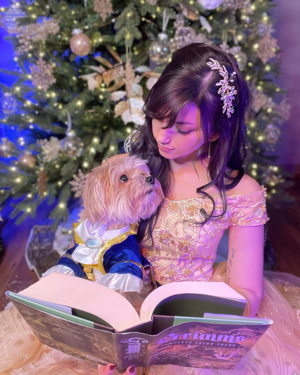SeeCatBeCat's tweet photo. “with a dreamy far off look, and her nose stuck in a book”
#beautyandthebeast #bellecosplay #dogcosplay #cosplayer #girlsbestfriend #taleasoldastime #ttdeye #seecatplay https://t.co/lTLHlIIP8y
