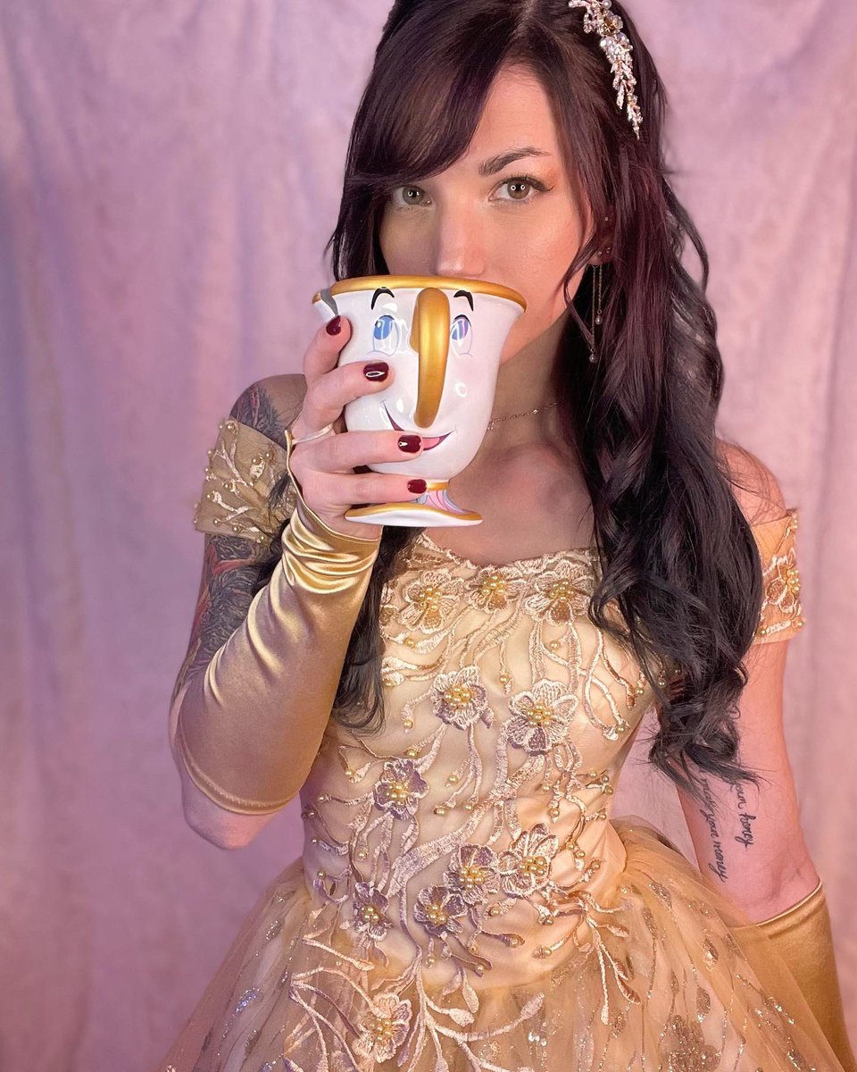 SeeCatBeCat's tweet photo. “with a dreamy far off look, and her nose stuck in a book”
#beautyandthebeast #bellecosplay #dogcosplay #cosplayer #girlsbestfriend #taleasoldastime #ttdeye #seecatplay https://t.co/lTLHlIIP8y