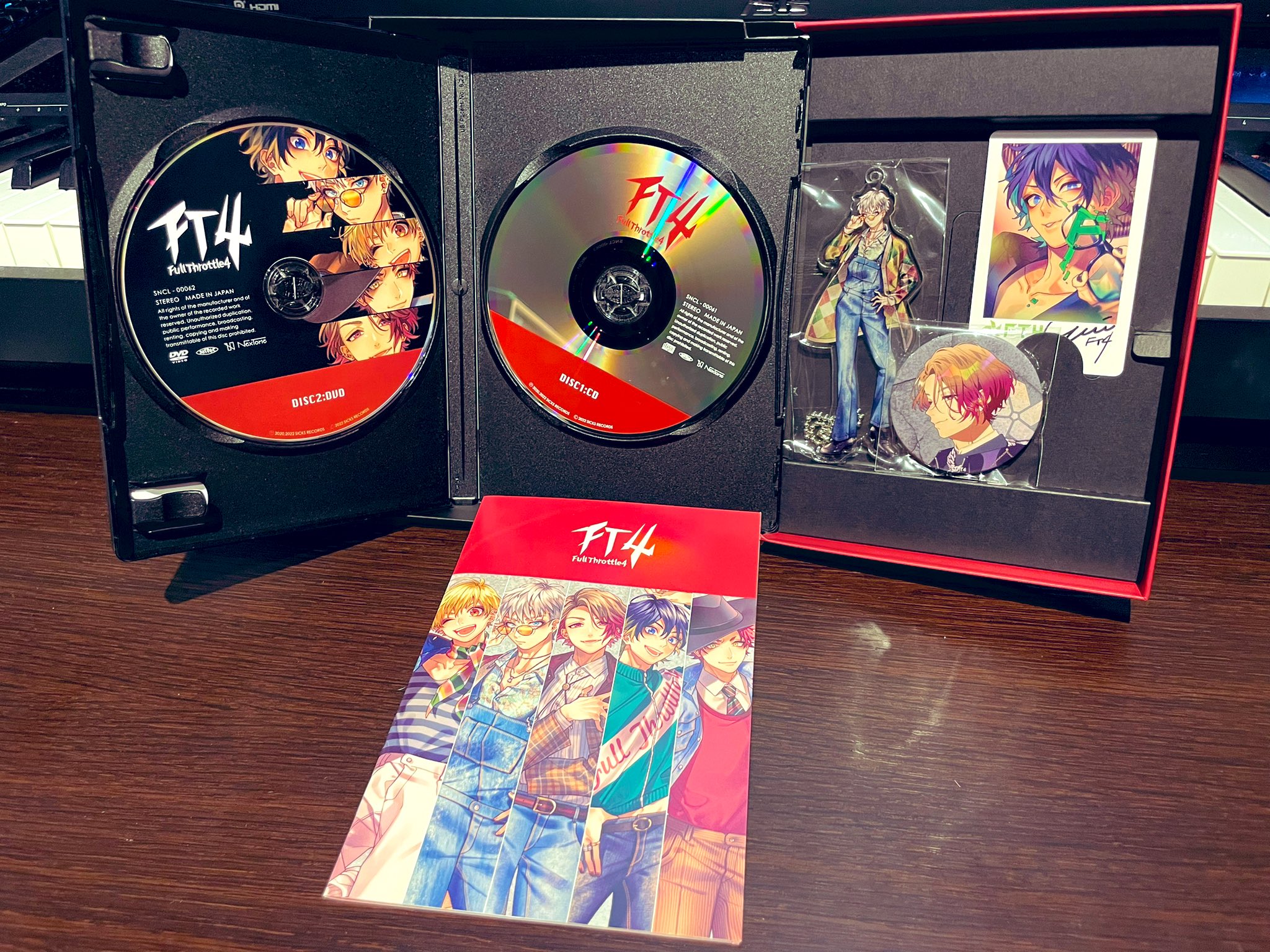 アルバム・スクラップ FT4 Full Throttle CD+DVD Amazon | FT4 (初回生産限定盤) | Full Throttle4(YUI・RIO