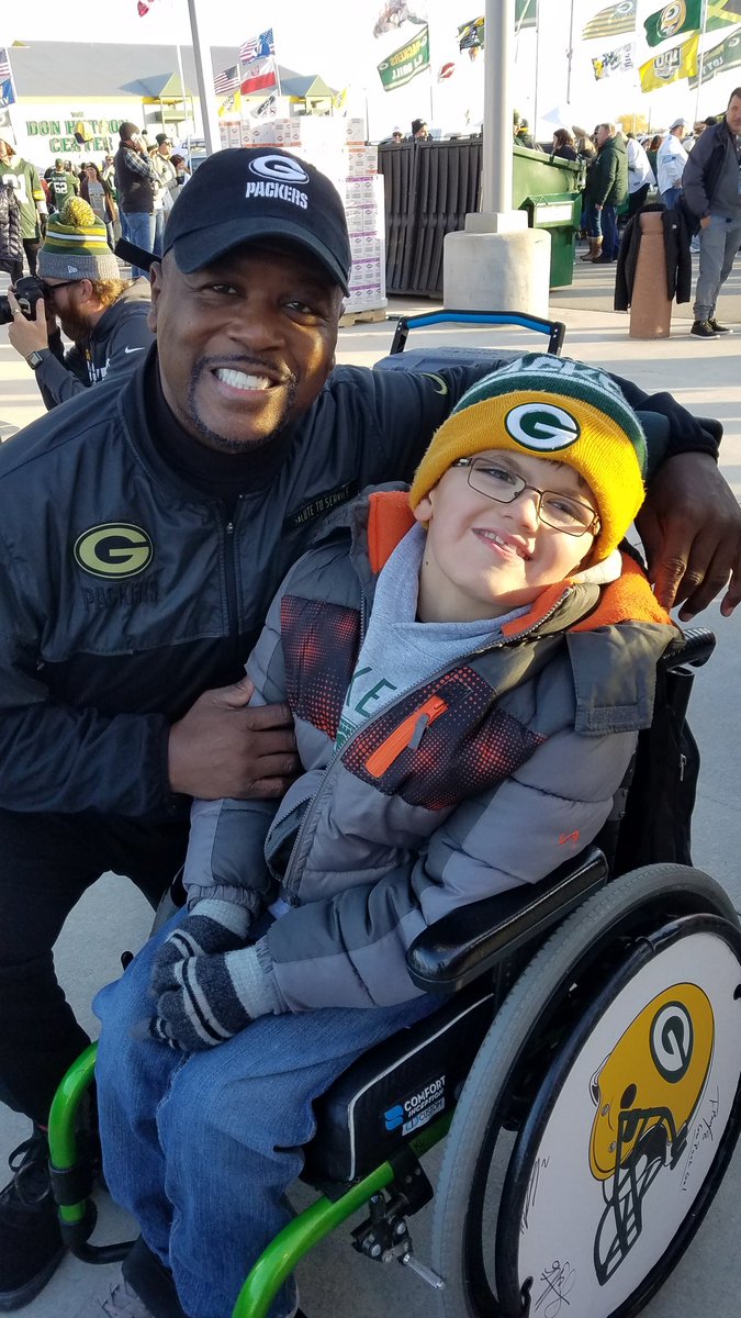 CNelson54405809's tweet photo. Congratulations LeRoy! #PackerProud #GoPackGo https://t.co/wUTBrXbcUv