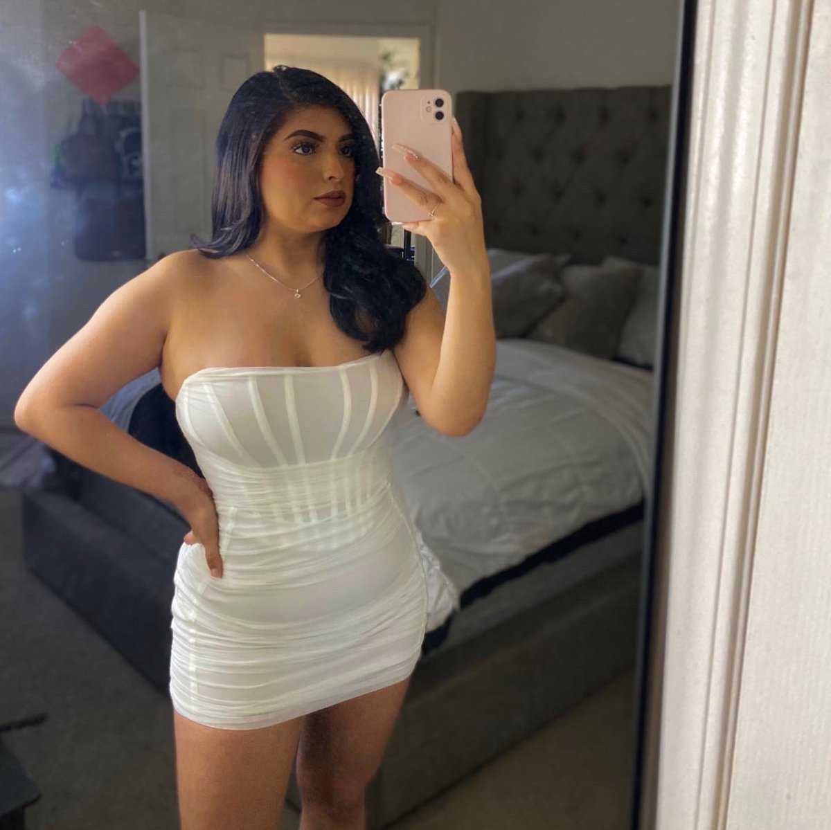 Loveeeveee's tweet photo. late Birthday post. 27 ✨🎈🤍 #AquariusBaby https://t.co/BxVAH244Vf