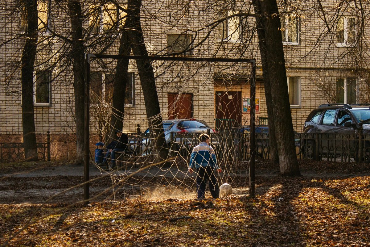 A rare shot!
Yard football is dying.

Bryansk, April 2021.