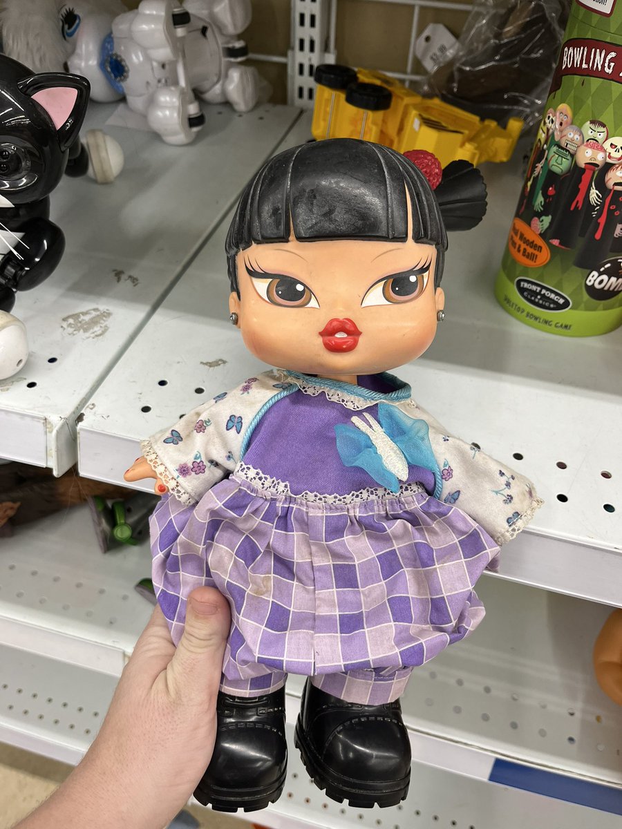 nrorart's tweet photo. Thrift finds I saw this week and didn’t scoop 💛 #thrifting https://t.co/sEThXfccYS