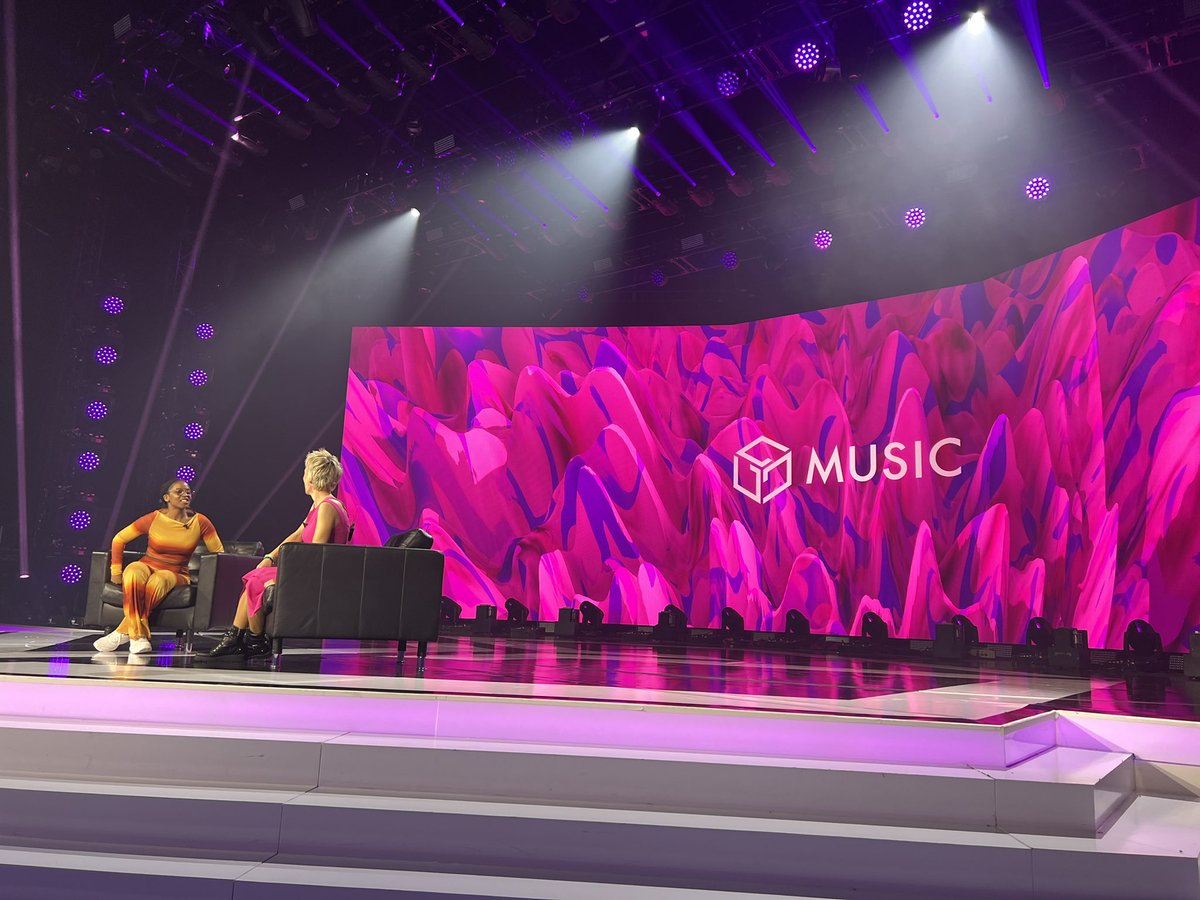 The ‘Bux’ got her own pink stage. <a href="/ForTheBux/">Bux</a> Talking <a href="/GoGalaMusic/">Gala Music</a>