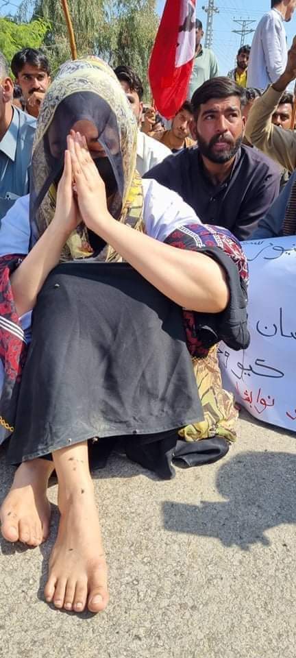 Jamnu8's tweet photo. انڊيا جي نياڻي لاء هانء تي ڦاٽو اوهان جو پروين رند تي ماٺ ڇو ؟
#JusticeForParveenRind https://t.co/9ey5dGGOHF https://t.co/NYzk1Gqn8I