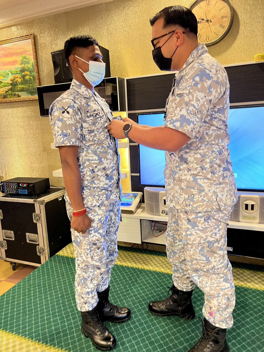 SKTLDMsitiawan's tweet photo. Majlis Pemakaian Pangkat warga @SKTLDMsitiawan dilaksanakan pada pagi ini oleh Peg. Memerintah. Tahniah diucapkan kepada Ketua Kerani BM PNK Noorlindah, LK TLR Helmy dan LK PAP Sakthy. Semoga terus lebih cemerlang dan bersinar dalam Perkhidmatan! 

#HR
#ModalInsan
#Leadership https://t.co/XxedQc4CFK