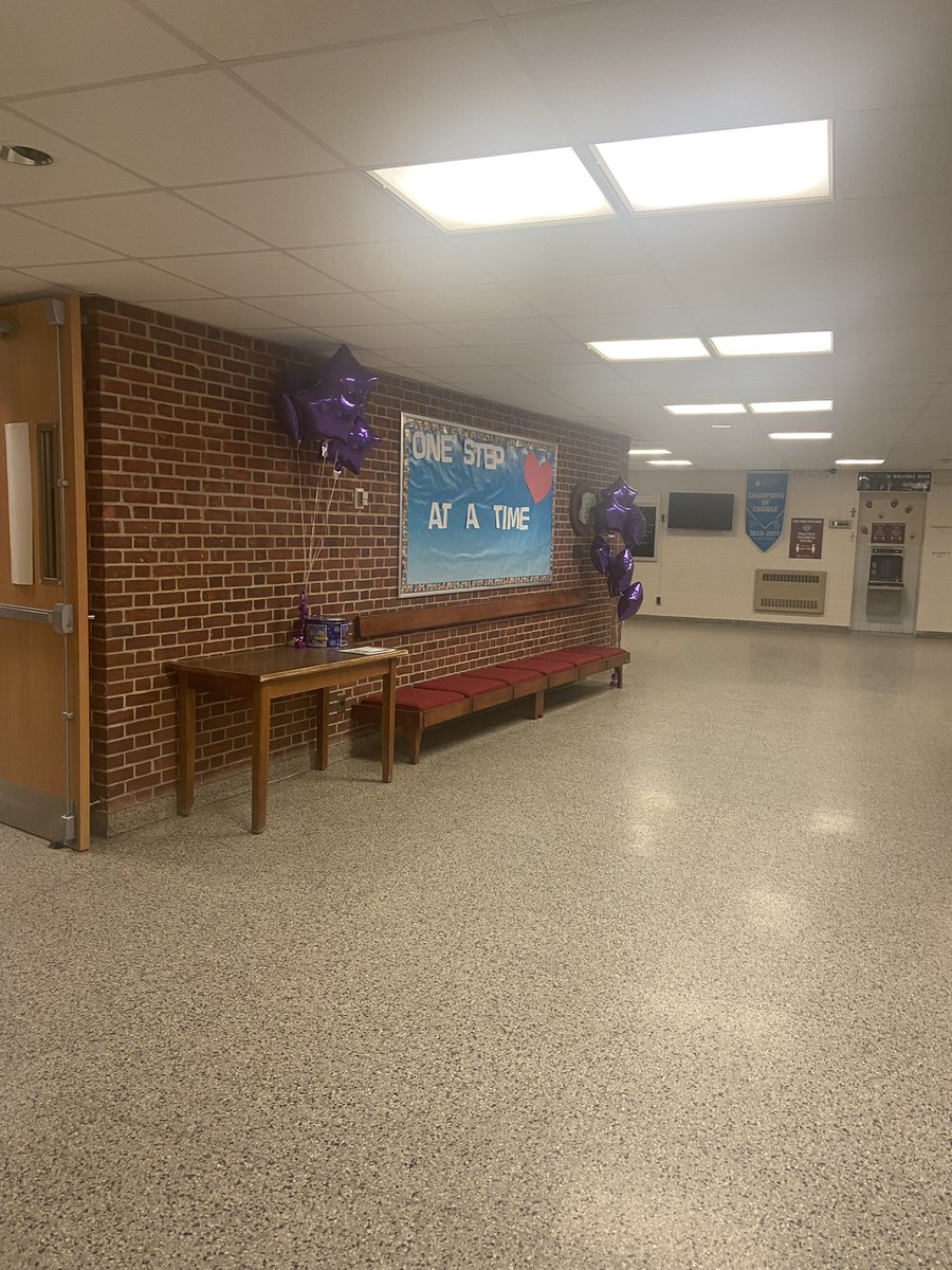 ms_jfarmer's tweet photo. @PSILoveYouDayNC @psiloveyouday  💜 CW is spreading kindness in our primary building 💜 https://t.co/XTKQtChvvx