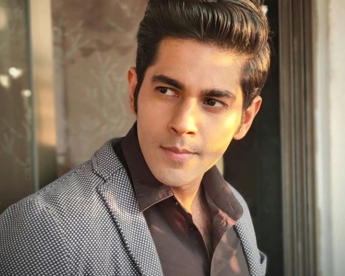 GossipsTv's tweet photo. #SuperExclusive
HOT EXCLUSIVE

NOT #SaiKetanRao but #LakshyaKhurana has been finalized to play the lead in @StarPlus #ChikooKiMummyDurrKei post leap opposite #SimranTomar!!

@GossipsTv
#4SaalBemisaalOfGtv https://t.co/Nk8lUSaEc2