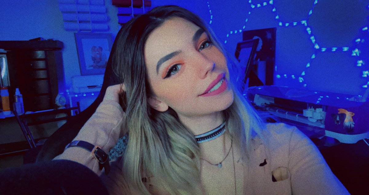 BunsHalo's tweet photo. DBD with me 💕💕

https://t.co/xvGiQhn2d3

 #live #pcgamer #gamingcommunity #twitchstream #twitchgamer  #streamers #deadbydaylight https://t.co/9JevRlPcxT