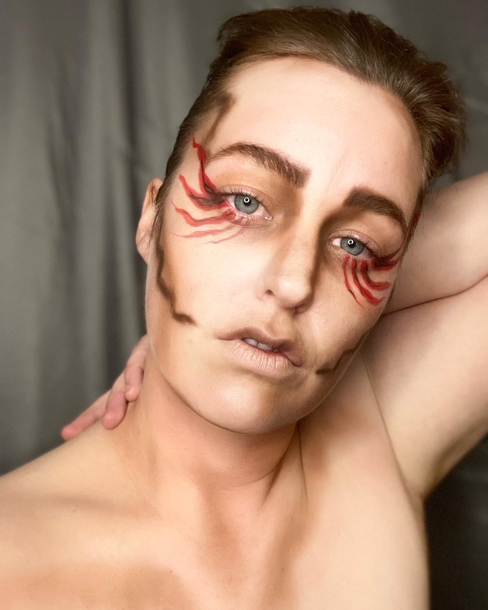 supercat202's tweet photo. Guys. I know I don’t use twitter much anymore, but I am super stoked on my newest make up look!!! Let’s go team Porco Galliard!!! Felt cute, might get eaten later!! https://t.co/fCDzYY1FRf