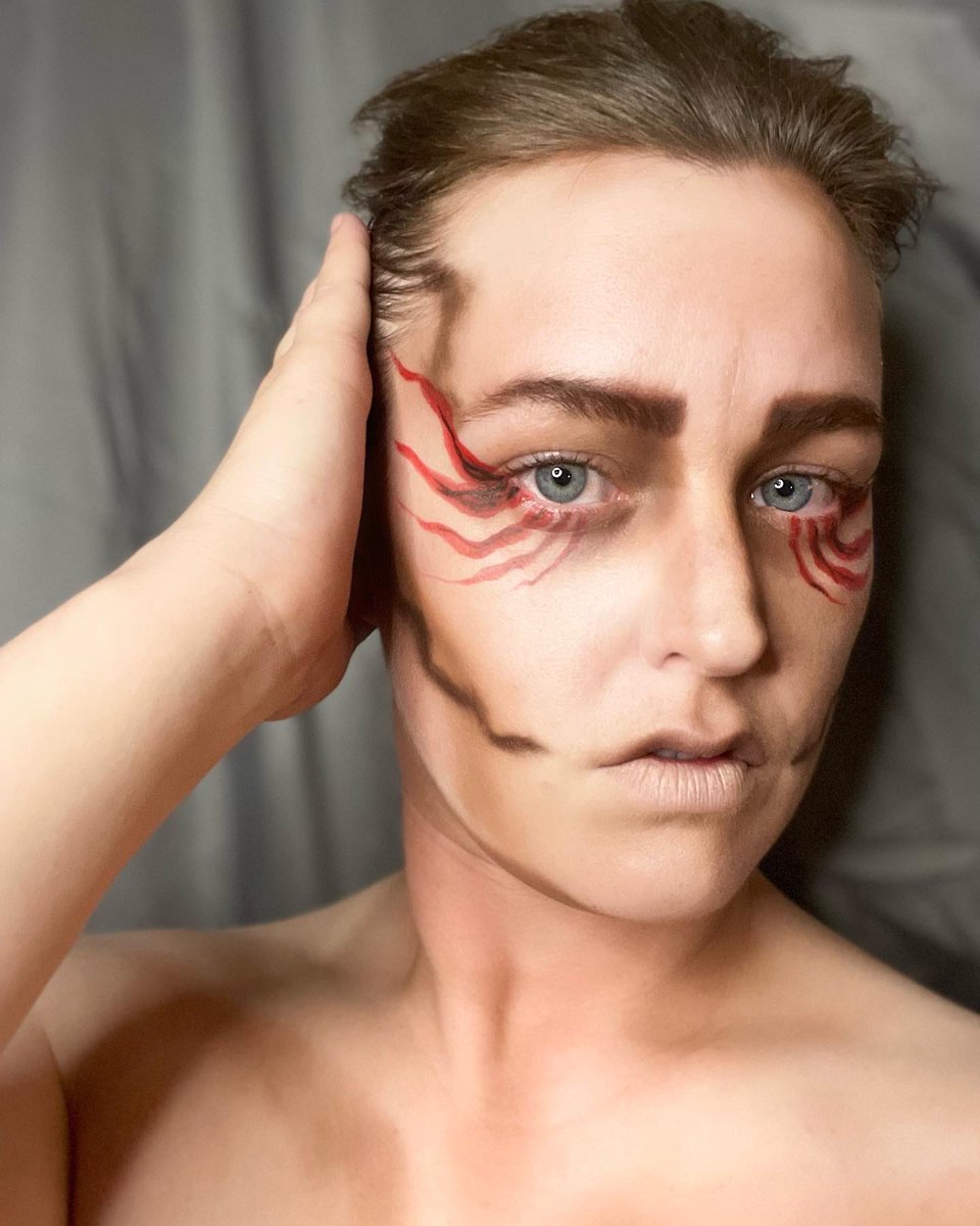 supercat202's tweet photo. Guys. I know I don’t use twitter much anymore, but I am super stoked on my newest make up look!!! Let’s go team Porco Galliard!!! Felt cute, might get eaten later!! https://t.co/fCDzYY1FRf