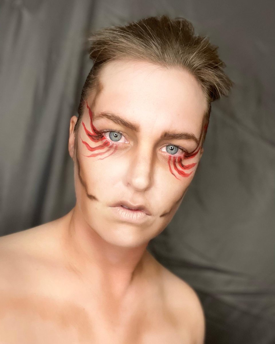supercat202's tweet photo. Guys. I know I don’t use twitter much anymore, but I am super stoked on my newest make up look!!! Let’s go team Porco Galliard!!! Felt cute, might get eaten later!! https://t.co/fCDzYY1FRf
