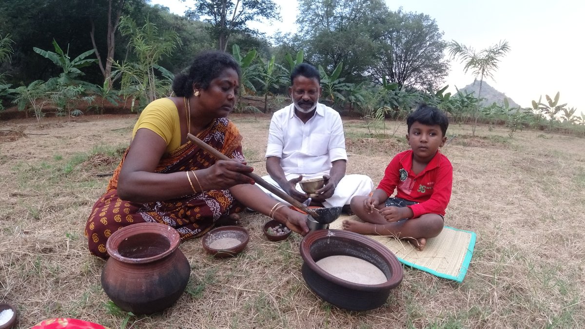 pasithupusi's tweet photo. Making stills from today's episode
#KolluKanji https://t.co/8Xyke4BS8q