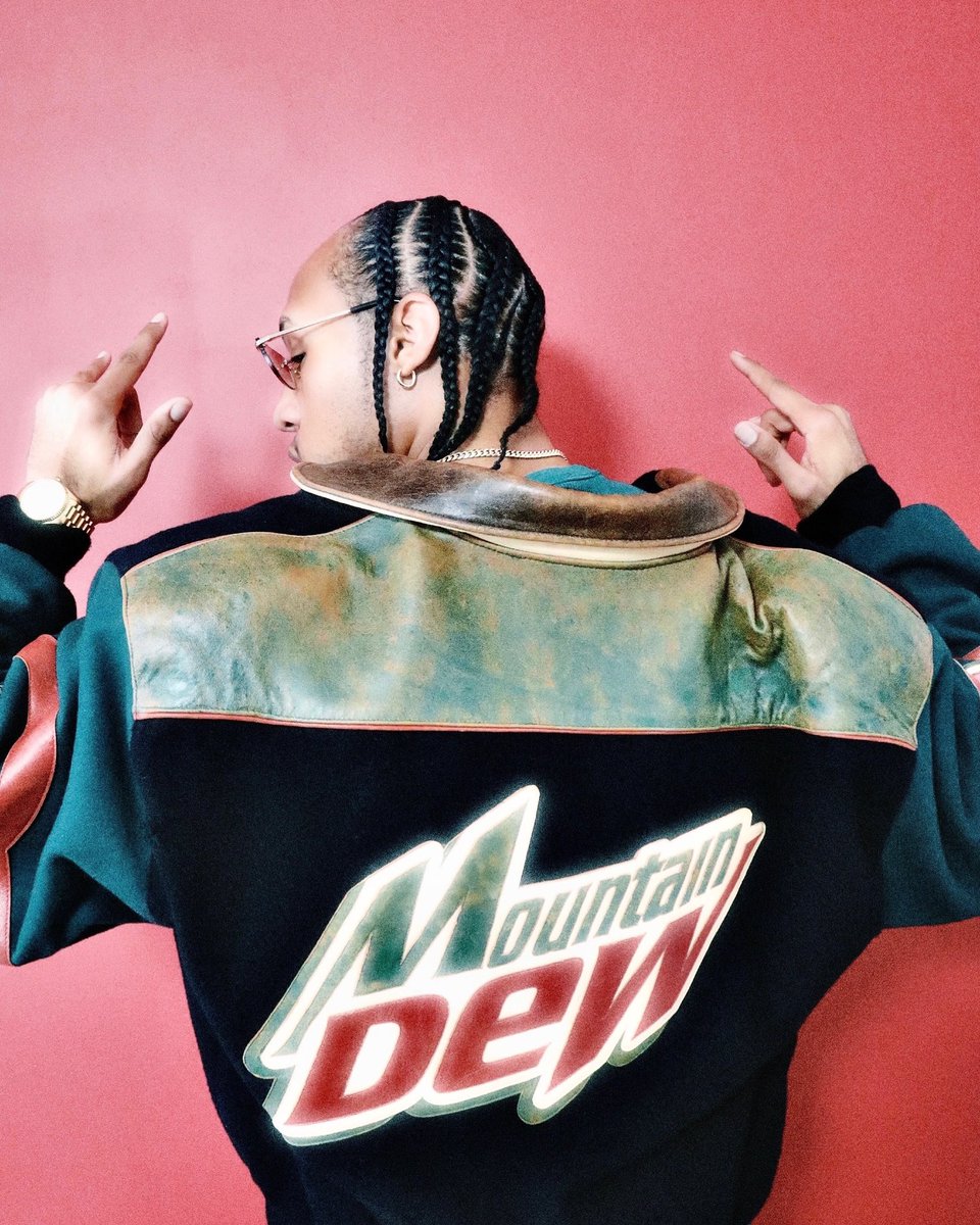 OfficialZiearre's tweet photo. I told myself imma prove myself right in all that I said I will accomplish. I stumbled on many cracks but success it what seal my wounds✊😤🔥💫

NEW SINGLE “GET UP” LOADING!!! RELEASE DATE COMING VERY SOON!

#mountaindew #vintage #vintagestyle #varsityjacket #me https://t.co/u16SrtSkU7